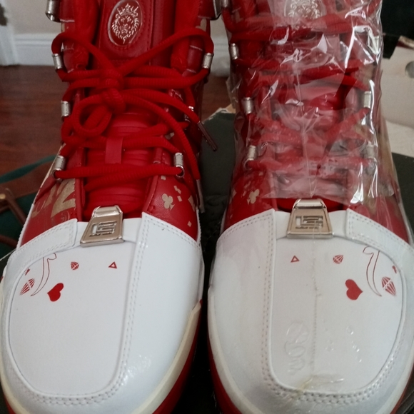 Lebron James III birthday edition red sz 11 - Picture 7 of 7